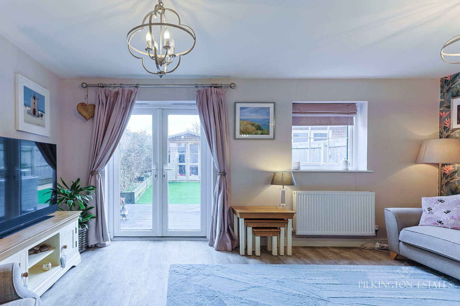 Modern 4 Double Bedroom Home Over Three Floors in Cranbrook Property image 2