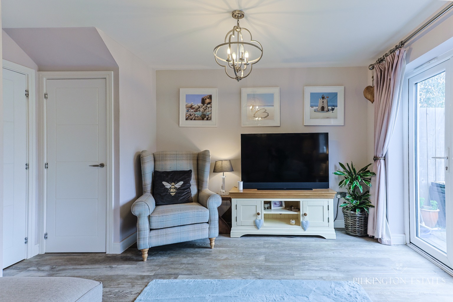 Modern 4 Double Bedroom Home Over Three Floors in Cranbrook Property image 4