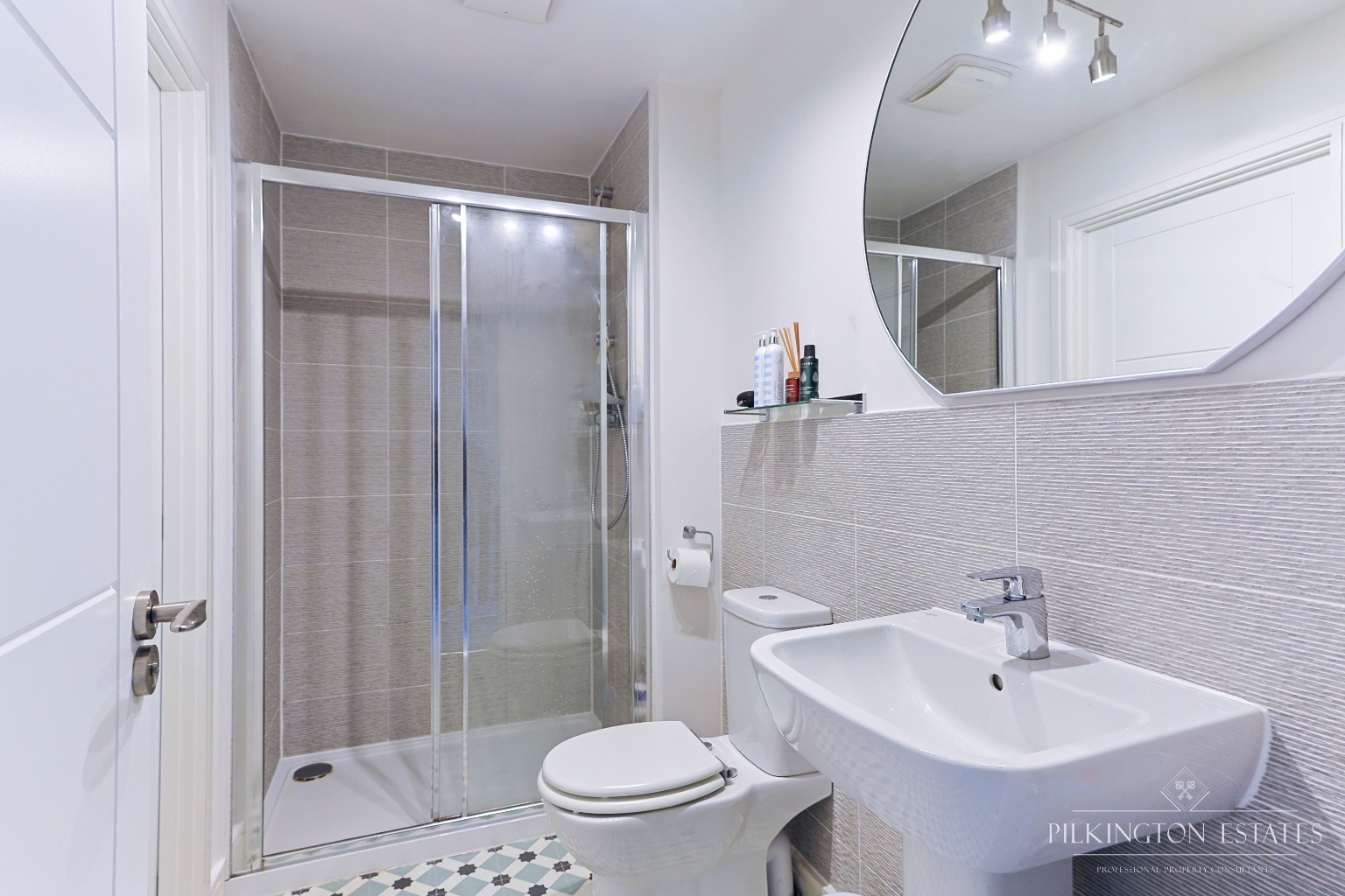 Modern 4 Double Bedroom Home Over Three Floors in Cranbrook Property image 10