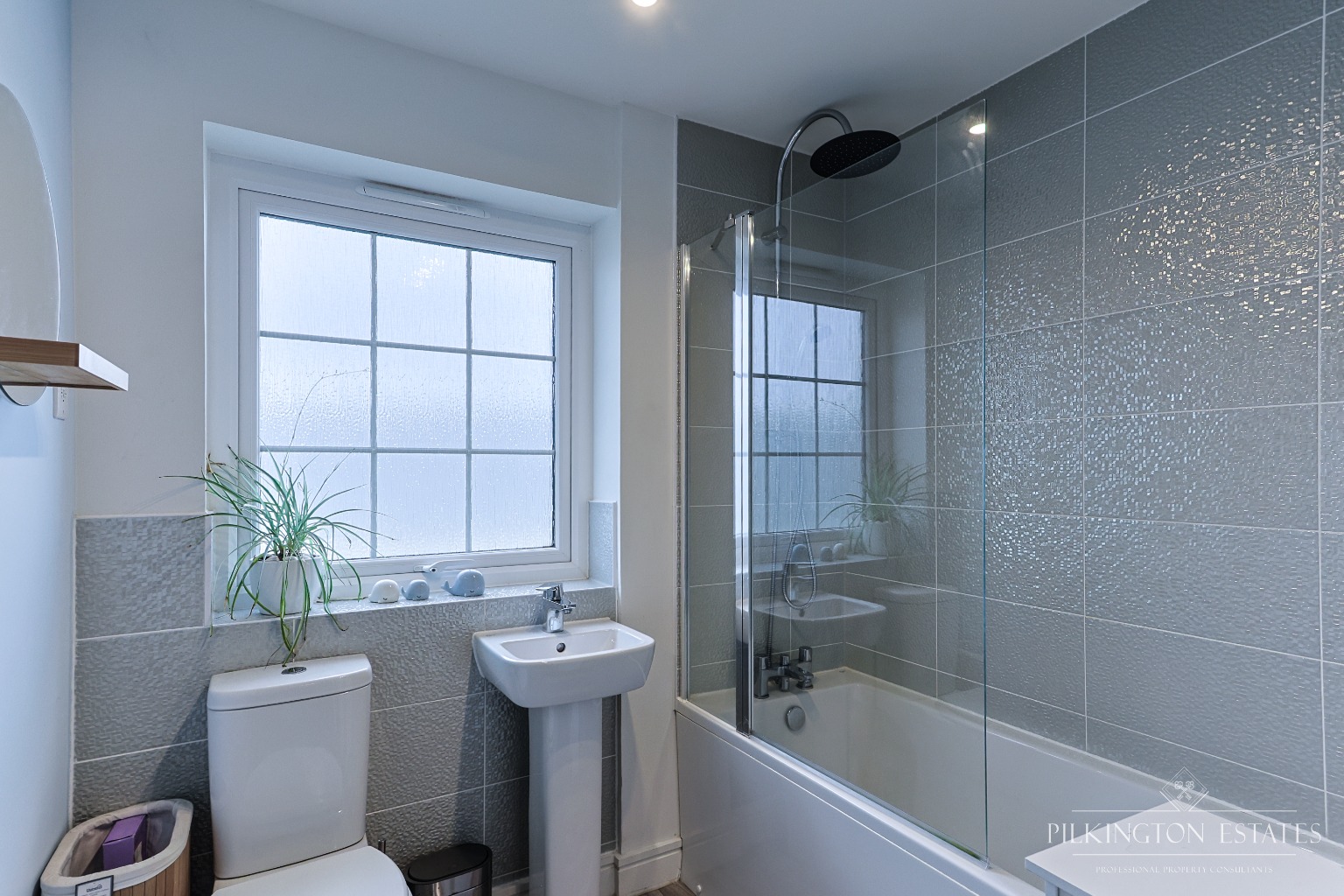 Modern 4 Double Bedroom Home Over Three Floors in Cranbrook Property image 16