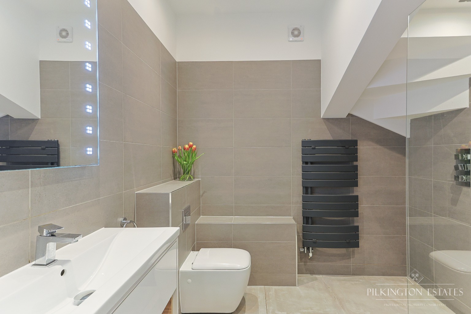 Panoramic Sea & City Views from This Beautifully Renovated Stuart Road Maisonette Property image 7