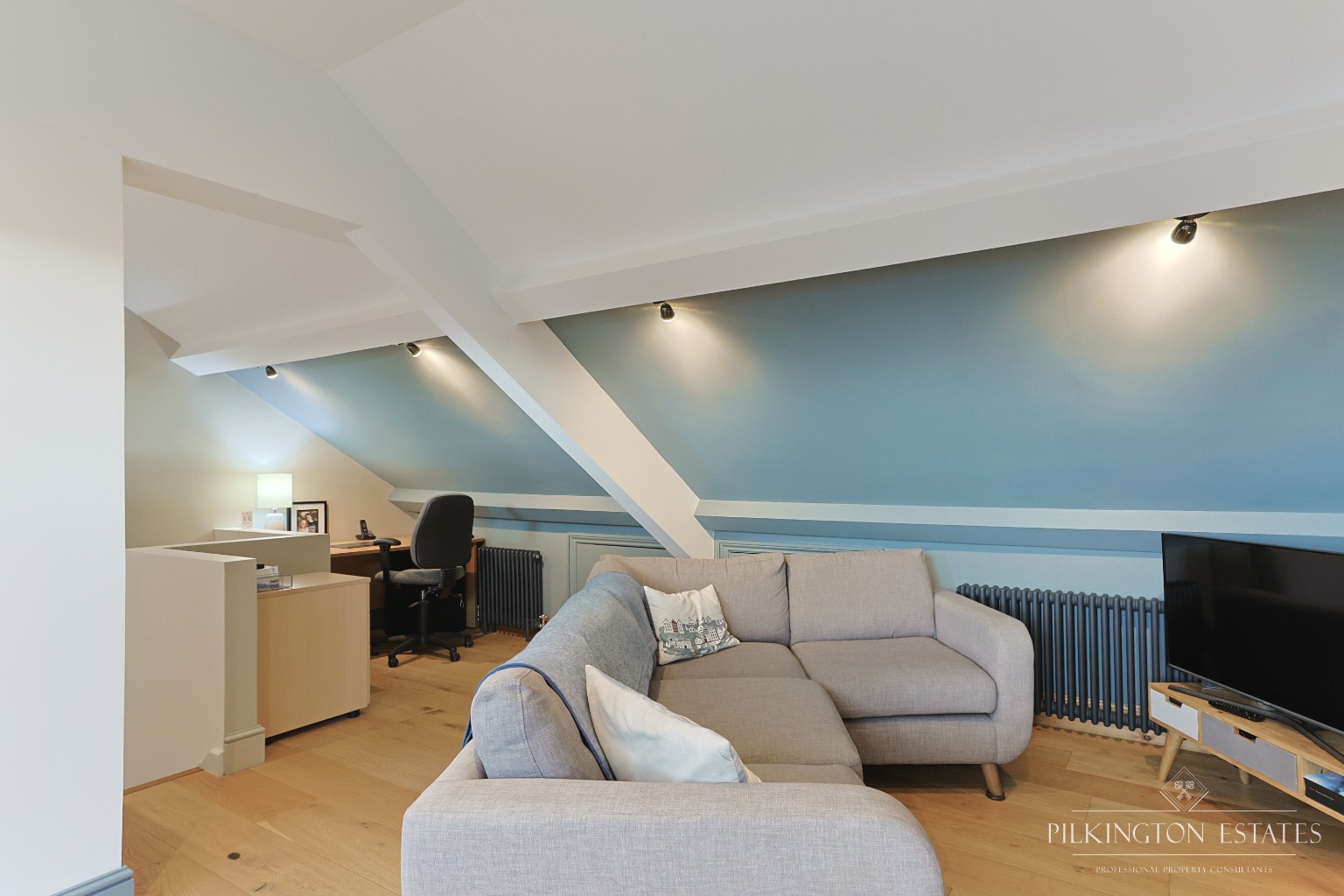 Panoramic Sea & City Views from This Beautifully Renovated Stuart Road Maisonette Property image 4