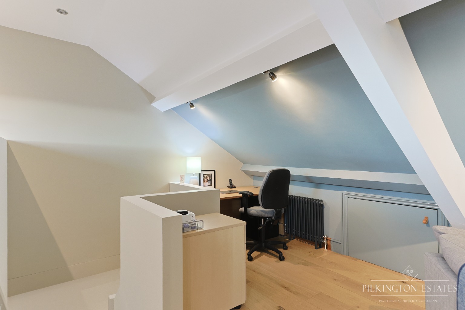 Panoramic Sea & City Views from This Beautifully Renovated Stuart Road Maisonette Property image 5