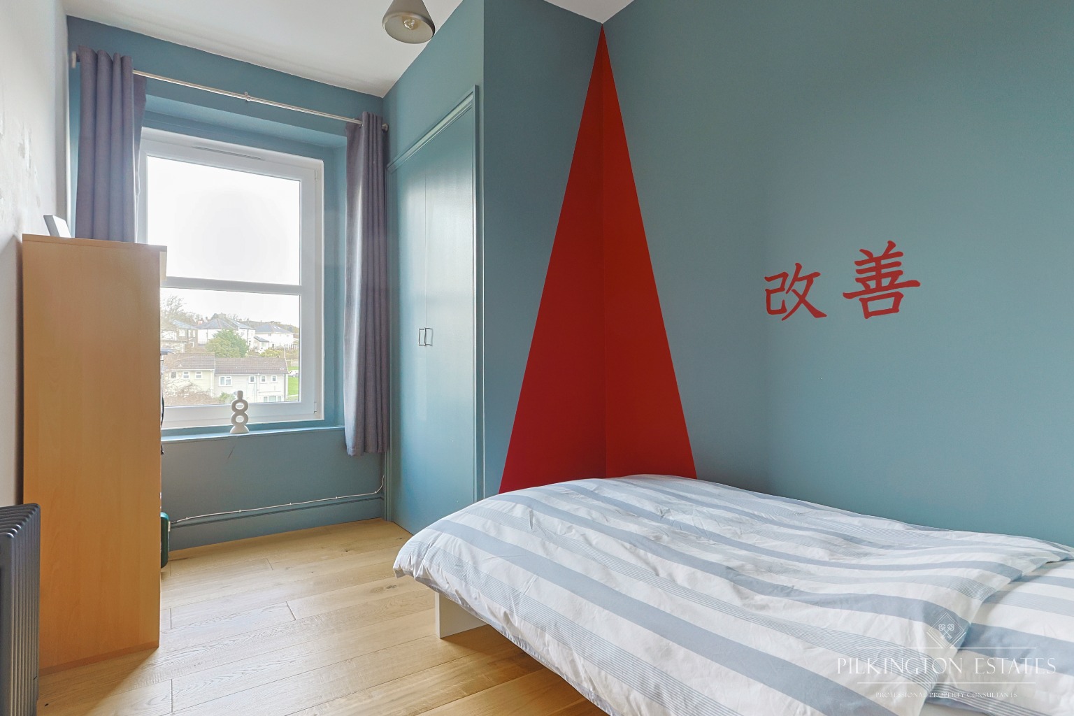 Panoramic Sea & City Views from This Beautifully Renovated Stuart Road Maisonette Property image 9