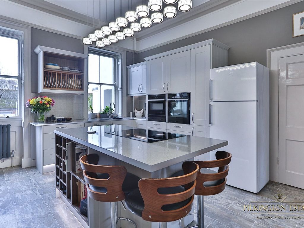 Elegant Grade II Georgian Townhouse with Gardens, Garage and Long Lease Property image 3