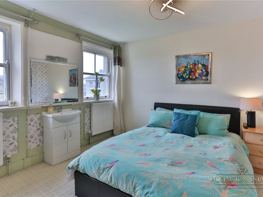 Elegant Grade II Georgian Townhouse with Gardens, Garage and Long Lease Property image 11