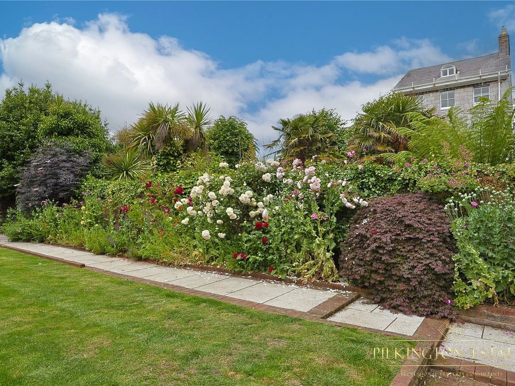 Elegant Grade II Georgian Townhouse with Gardens, Garage and Long Lease Property image 22