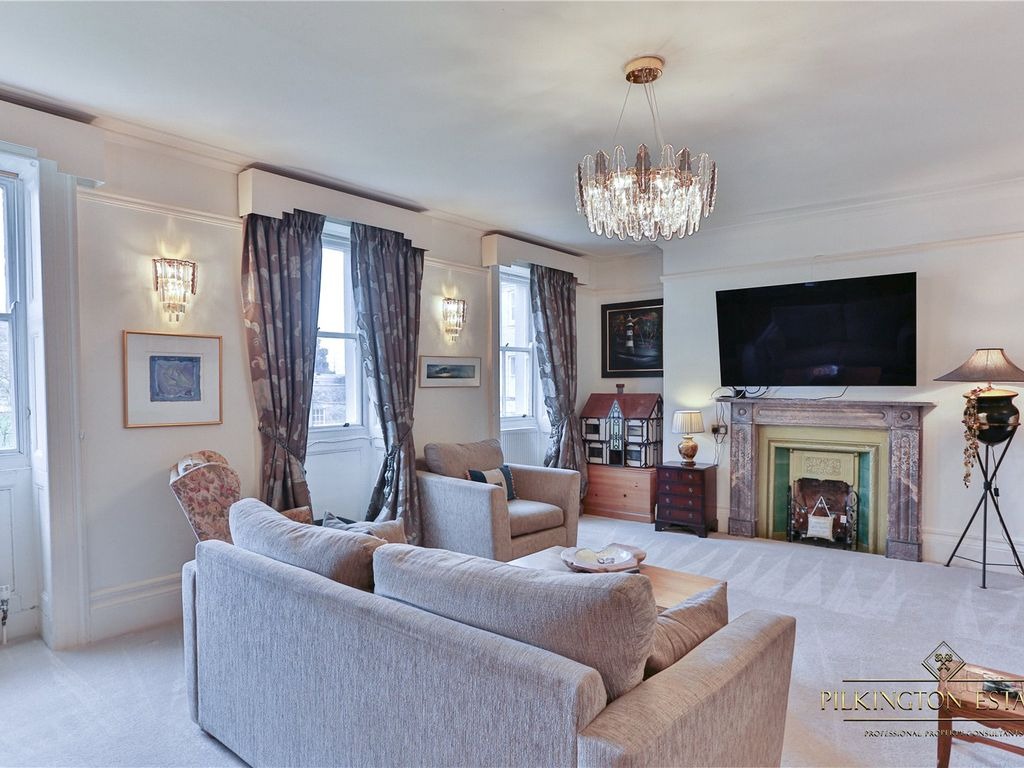 Elegant Grade II Georgian Townhouse with Gardens, Garage and Long Lease Property image 6