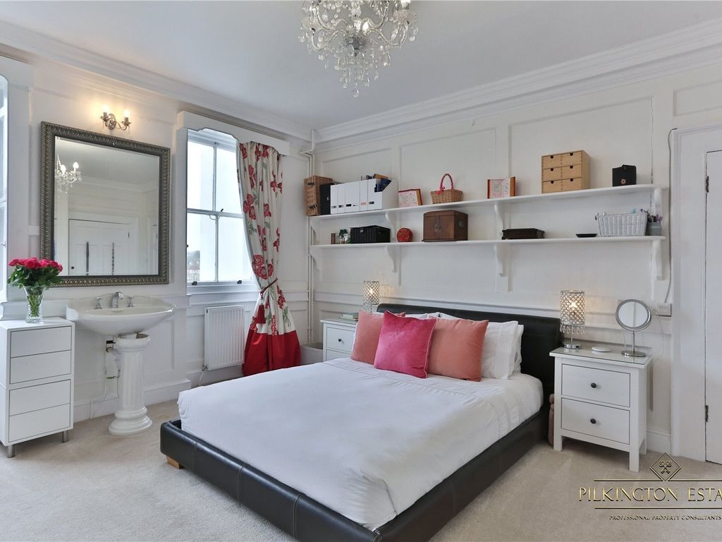 Elegant Grade II Georgian Townhouse with Gardens, Garage and Long Lease Property image 12
