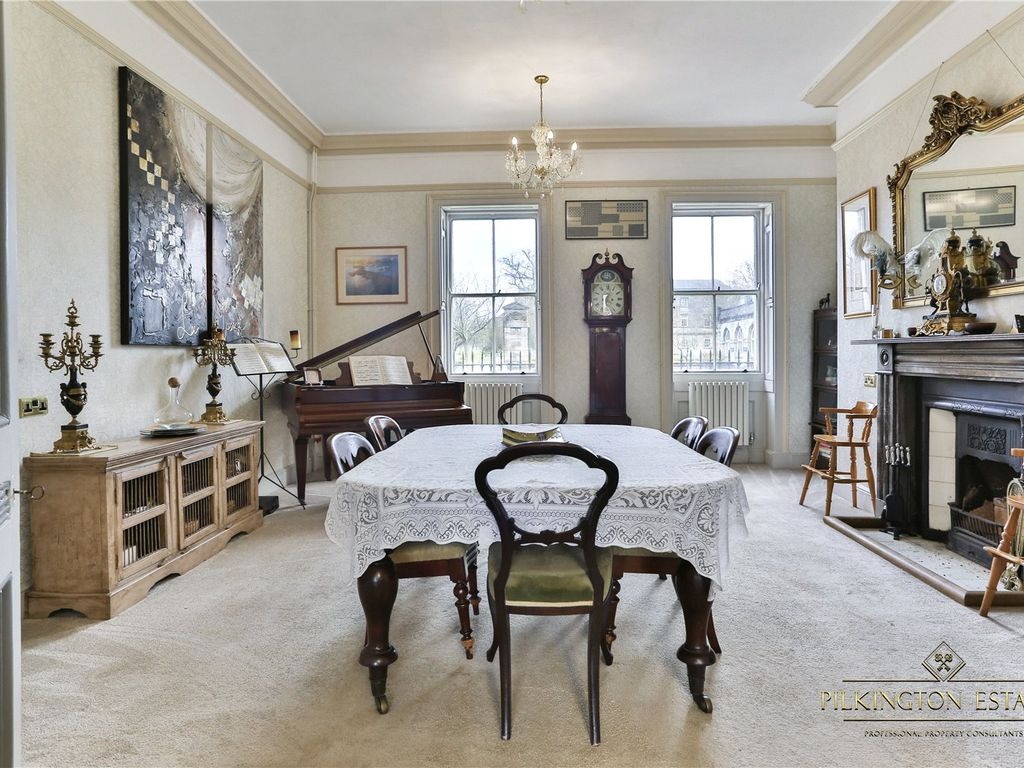 Elegant Grade II Georgian Townhouse with Gardens, Garage and Long Lease Property image 8