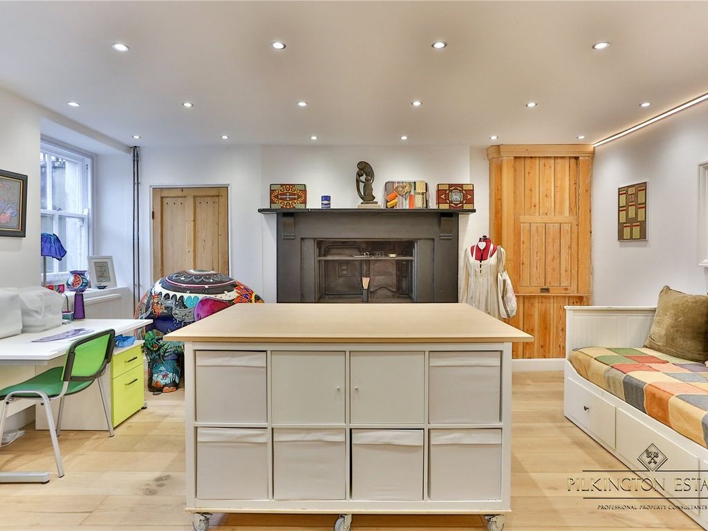 Elegant Grade II Georgian Townhouse with Gardens, Garage and Long Lease Property image 20