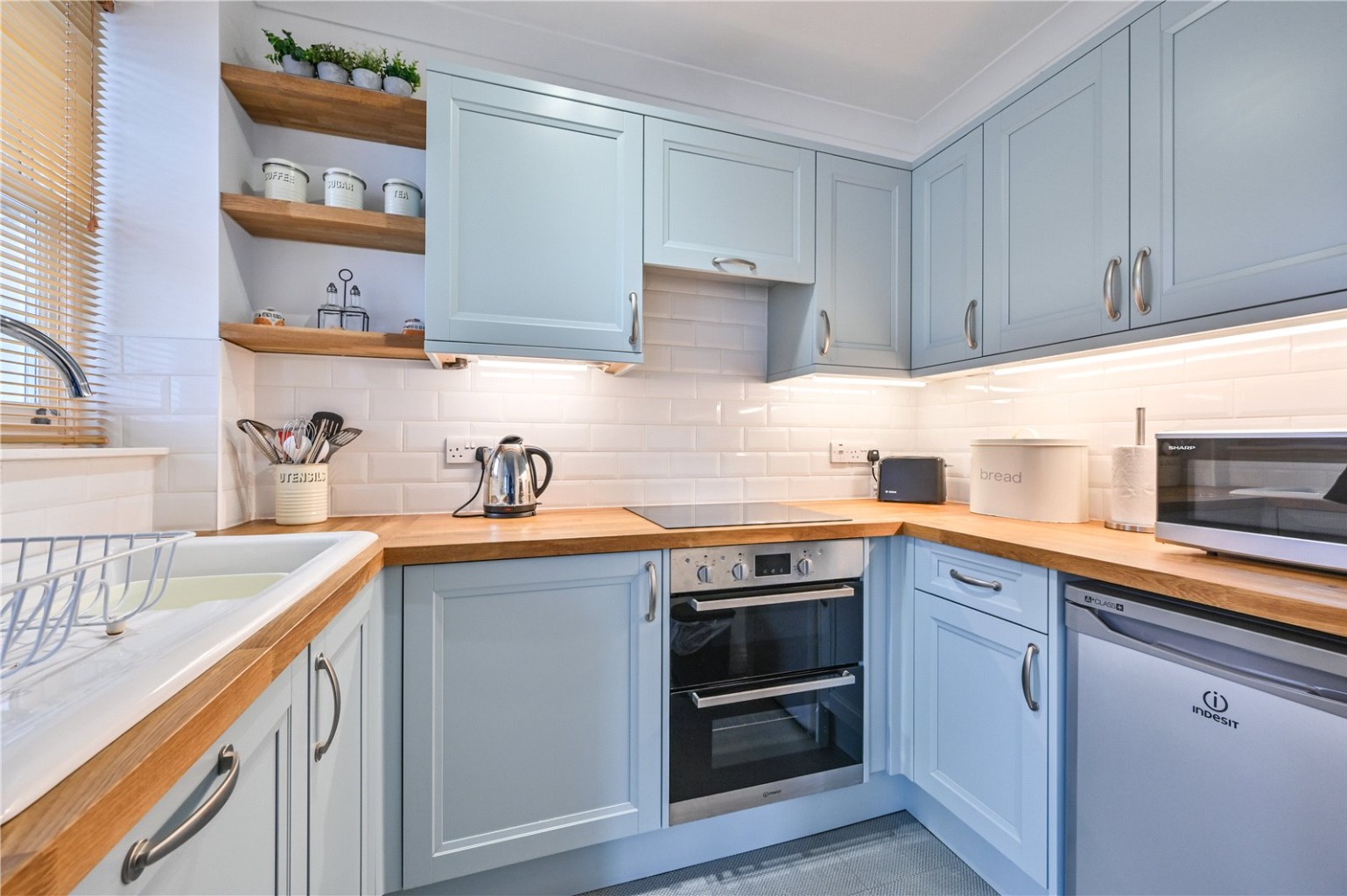 Ground-Floor 2-Bed Apartment with Stunning Harbour & Sea Views in Prime Looe Location Property image 4