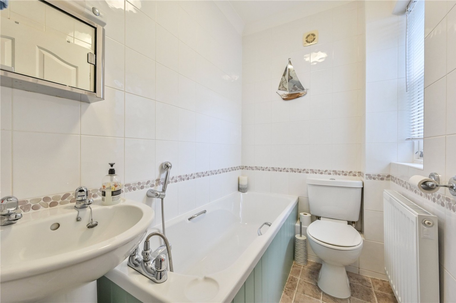 Ground-Floor 2-Bed Apartment with Stunning Harbour & Sea Views in Prime Looe Location Property image 7