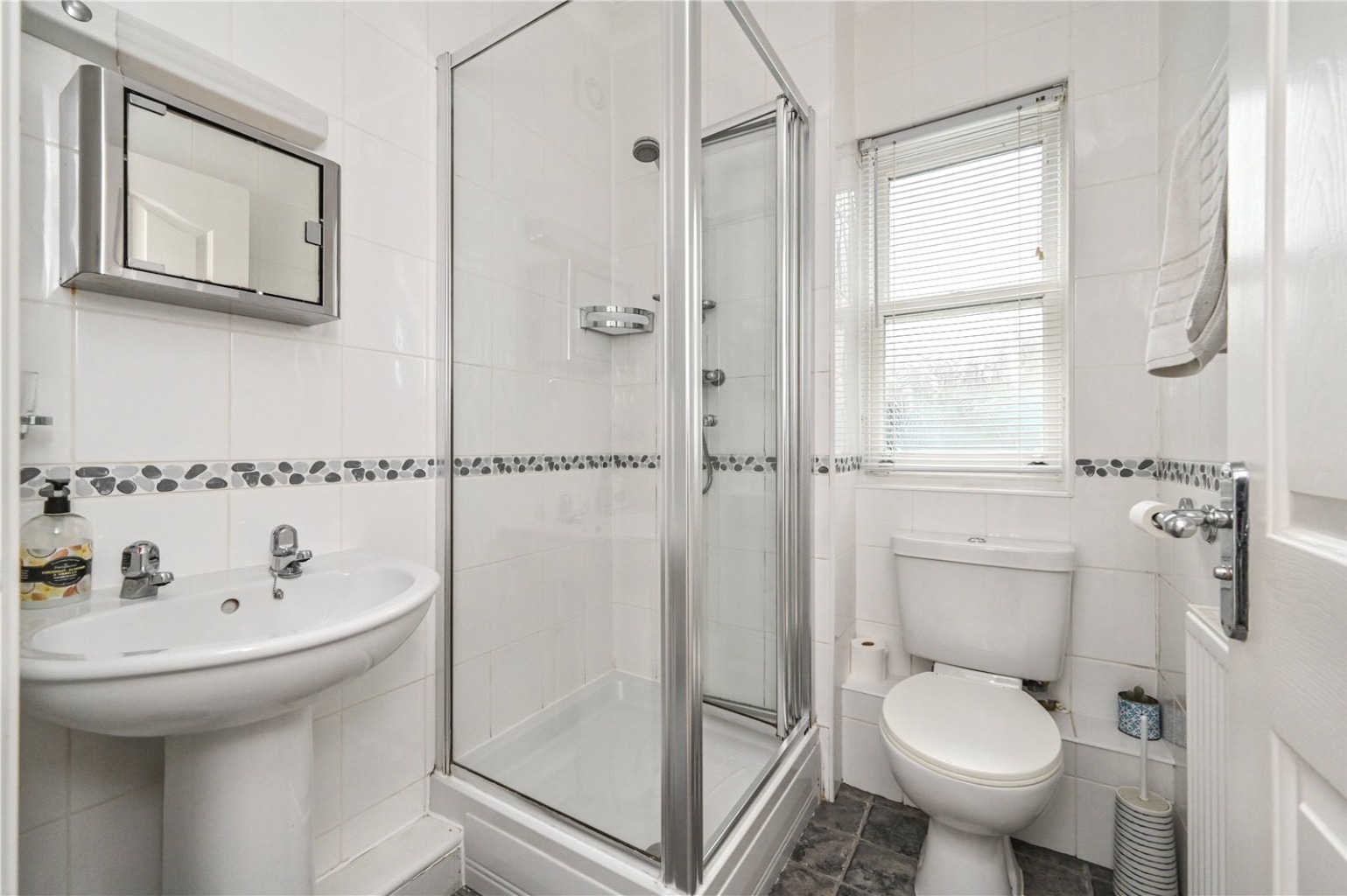 Ground-Floor 2-Bed Apartment with Stunning Harbour & Sea Views in Prime Looe Location Property image 9