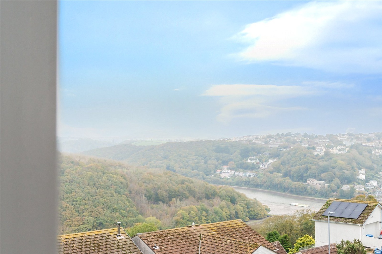 Charming Three-Bedroom Maisonette with Parking in the Heart of West Looe Property image 2