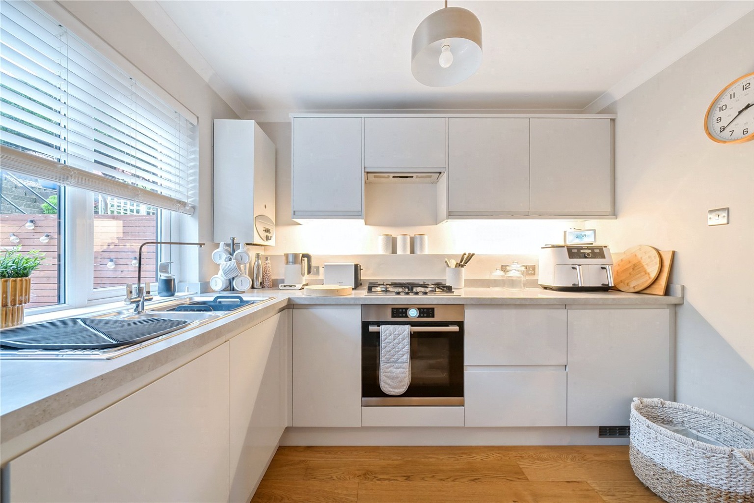 Charming Three-Bedroom Maisonette with Parking in the Heart of West Looe Property image 3