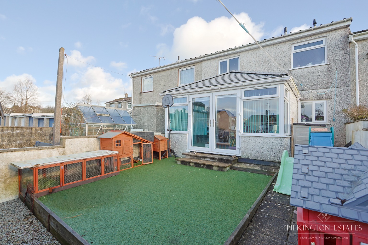 Well-Presented Three-Bedroom Terraced Home on Buller Park