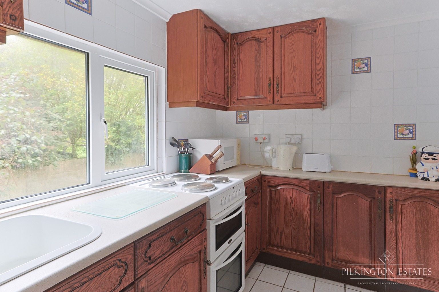 Elevated Three-Bedroom Home with Harbour, Town & Sea Views on West Looe Hill Property image 4