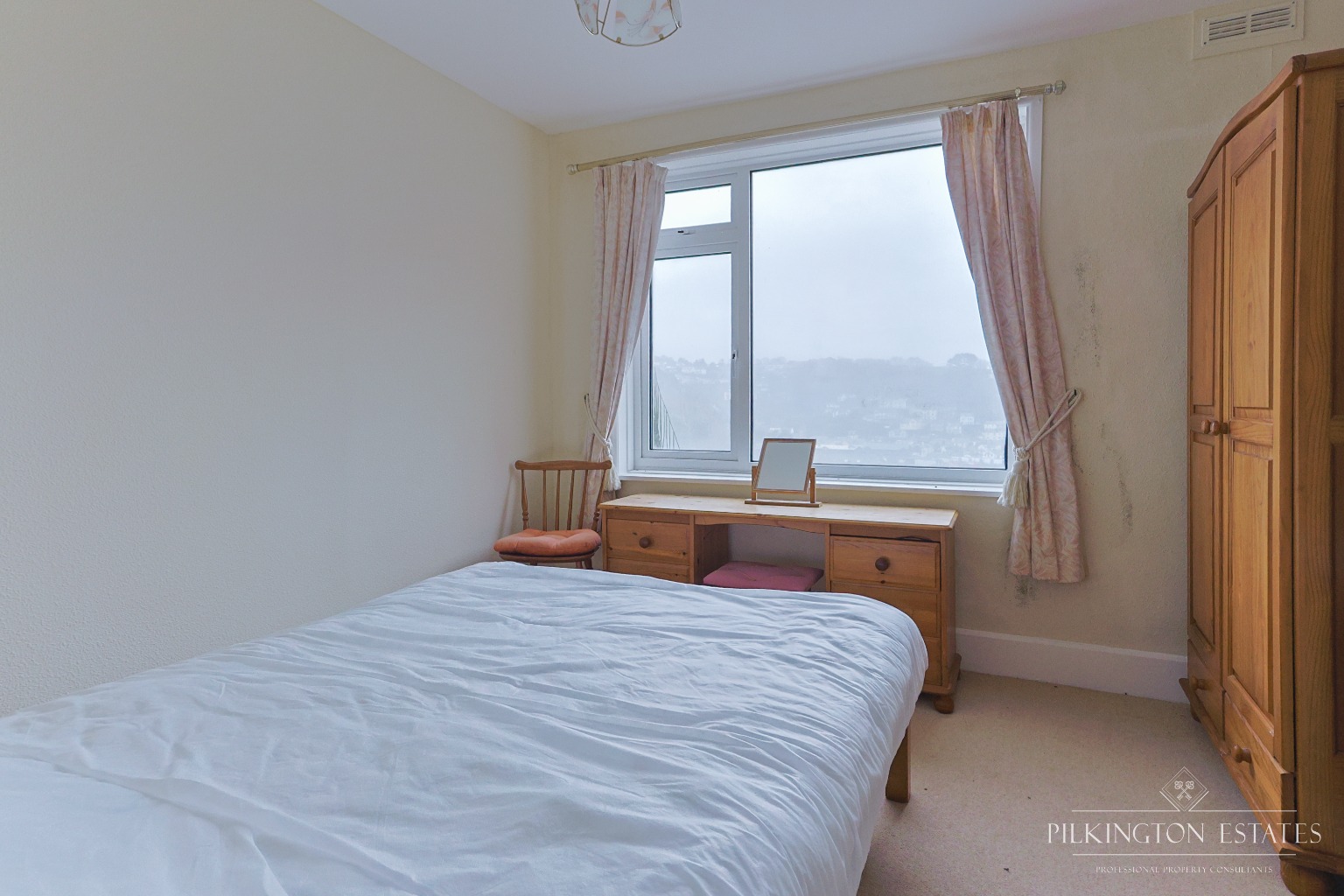 Elevated Three-Bedroom Home with Harbour, Town & Sea Views on West Looe Hill Property image 9