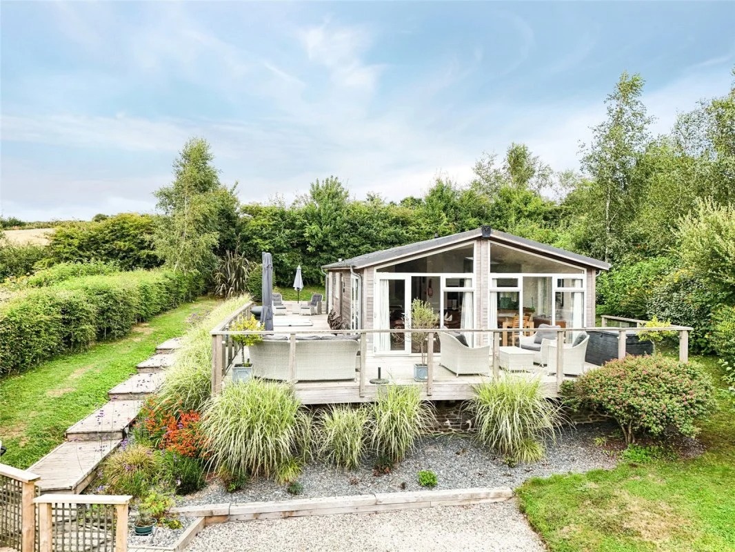 Luxury Lodges at Stonerush Lakes with Hot Tub, Scenic Views & Coastal Cornwall Access