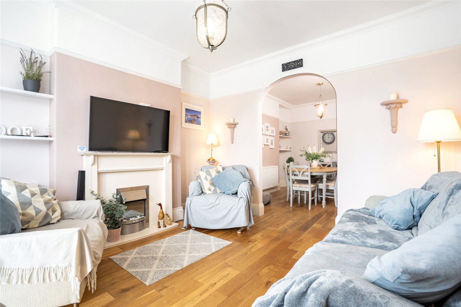 Four bedroom Semi Detached House with River views Property image 3
