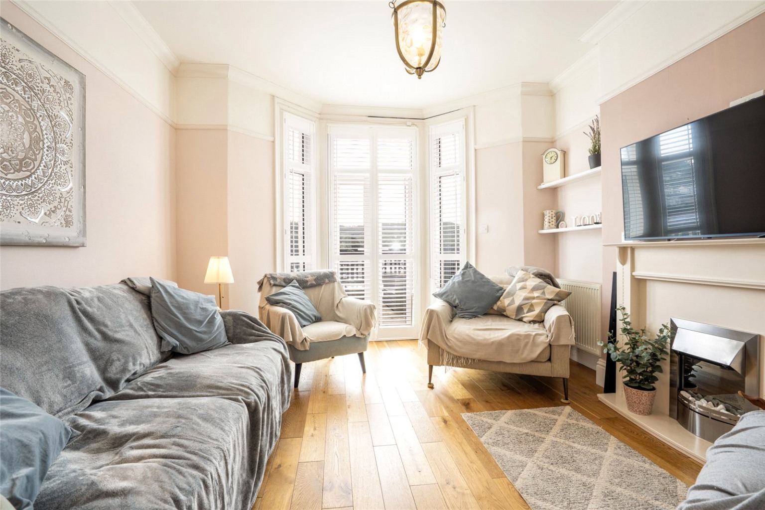 Four bedroom Semi Detached House with River views Property image 5