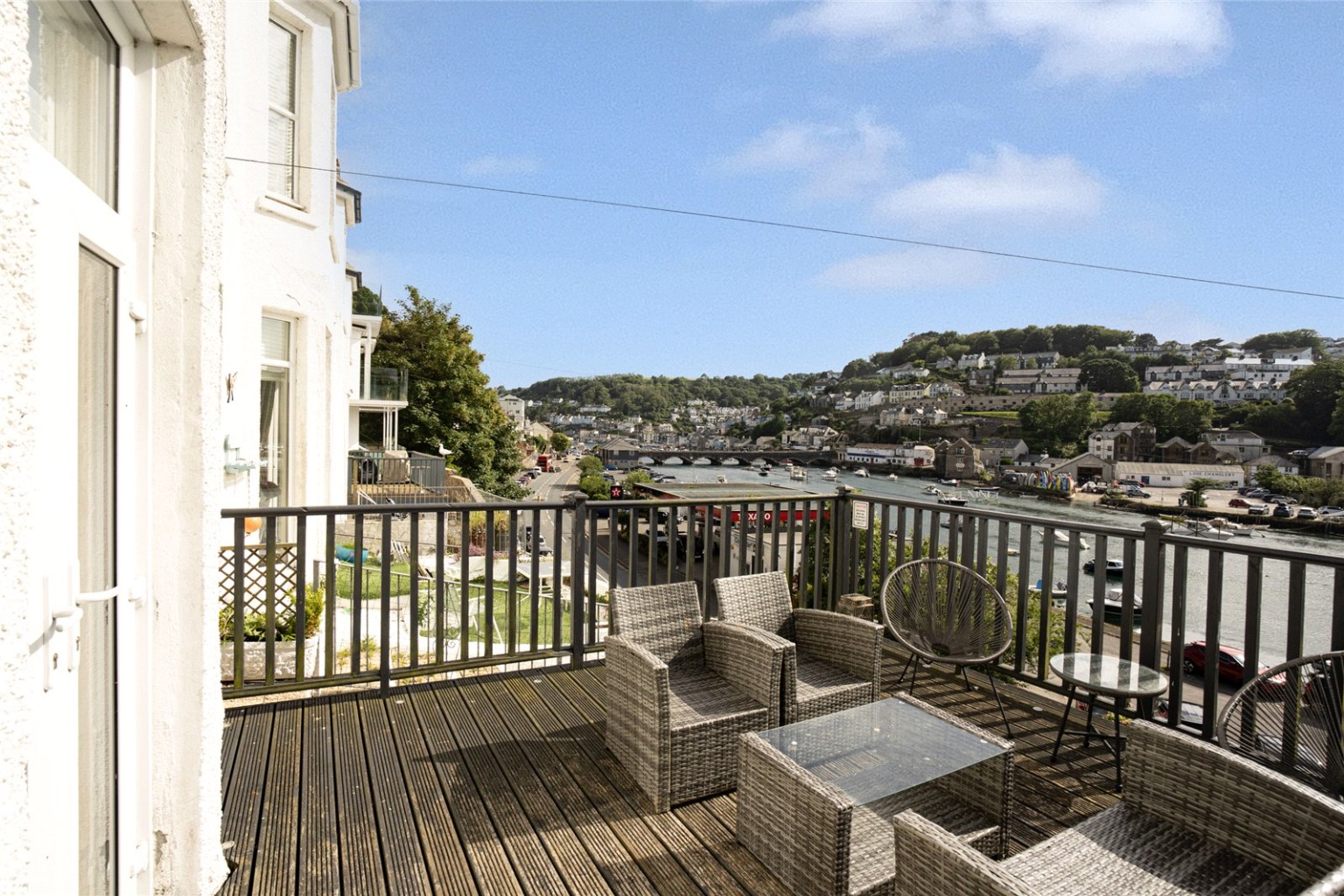Four bedroom Semi Detached House with River views Property image 12
