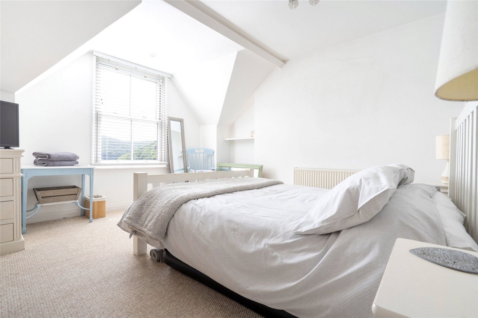 Four bedroom Semi Detached House with River views Property image 10