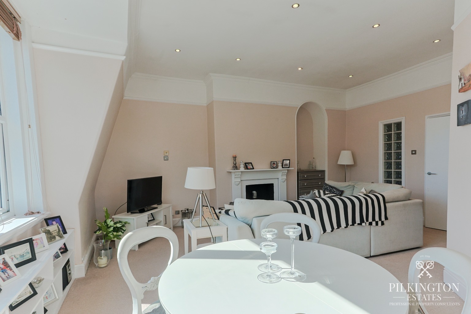 Immaculate Share of Freehold Apartment with Residents' Parking Property image 3