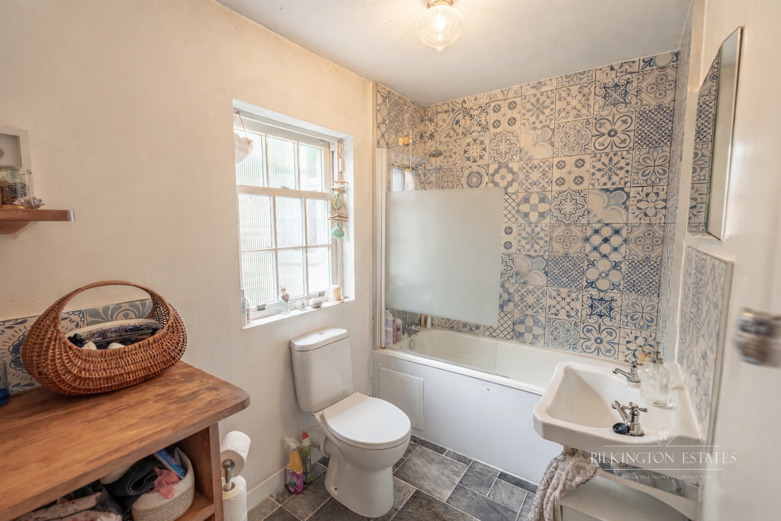 Well-presented 2-bed terrace near the dockyard– ideal first buy or investment Property image 7