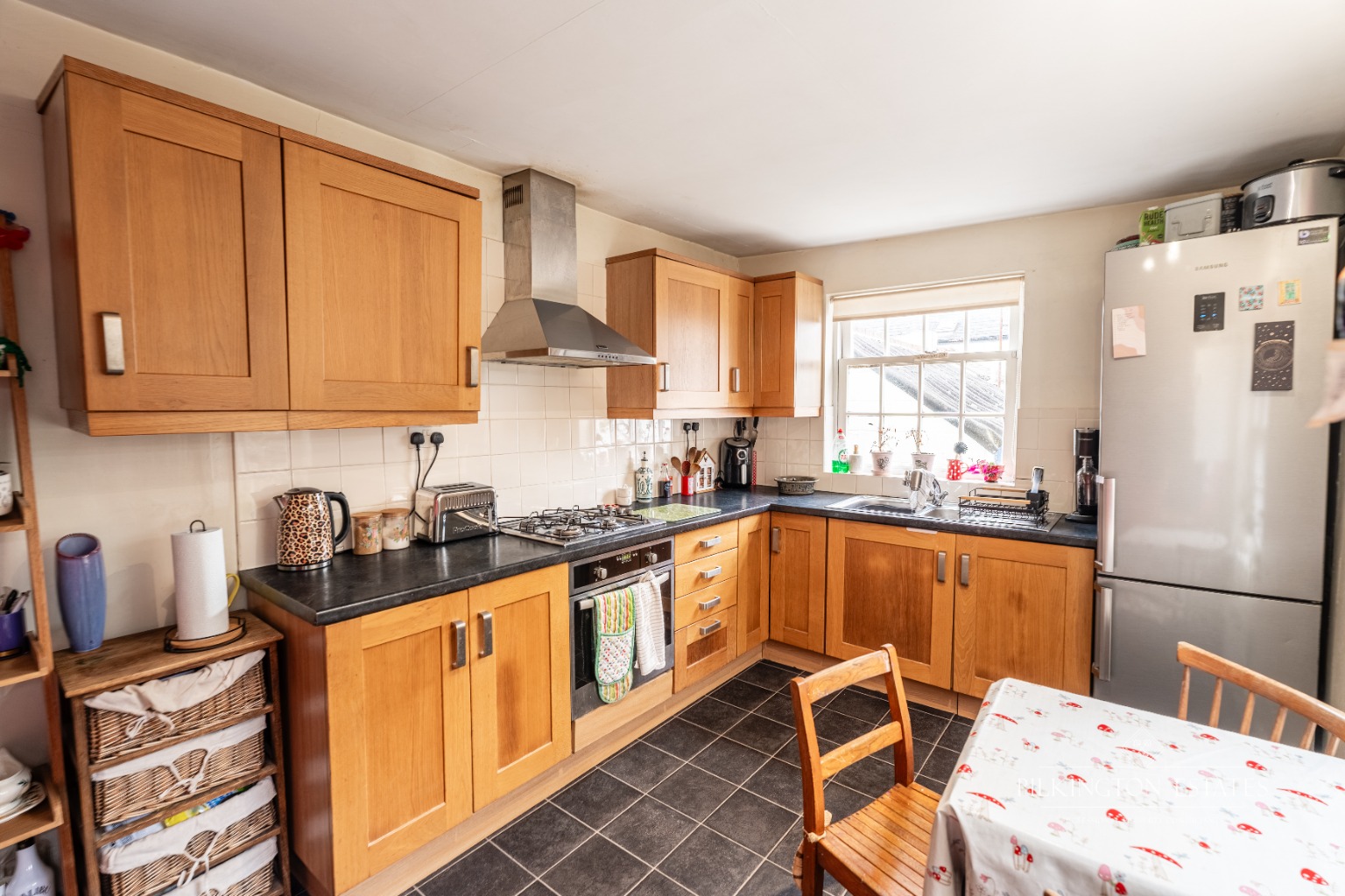 Well-presented 2-bed terrace near the dockyard– ideal first buy or investment Property image 5