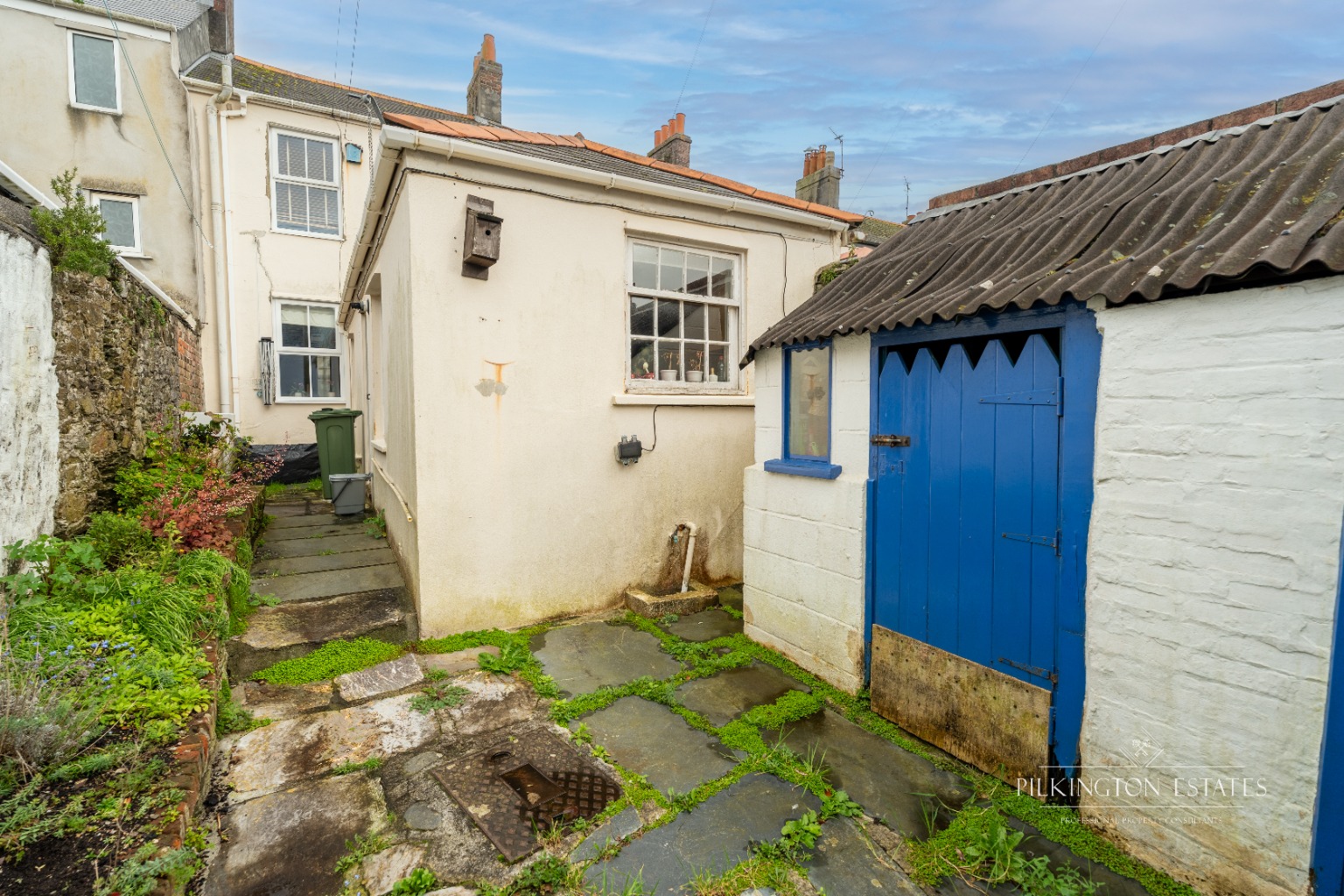 Well-presented 2-bed terrace near the dockyard– ideal first buy or investment Property image 13