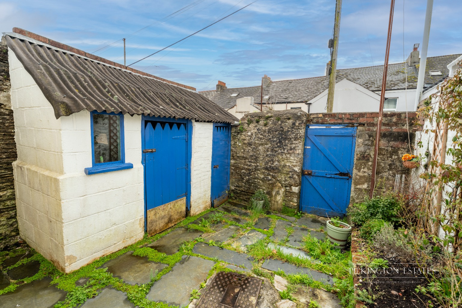Well-presented 2-bed terrace near the dockyard– ideal first buy or investment Property image 12