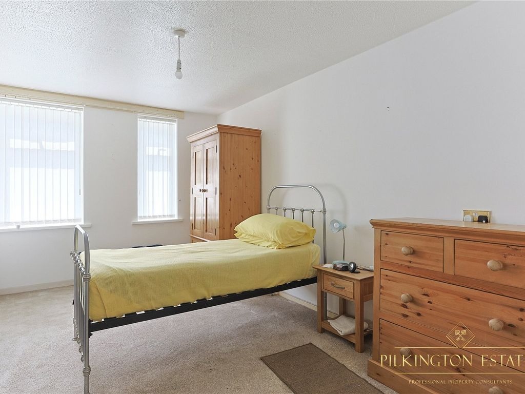 Bright One-Bedroom Apartment in The Barbican, Plymouth – Walk to Waterfront & City Centre Property image 5