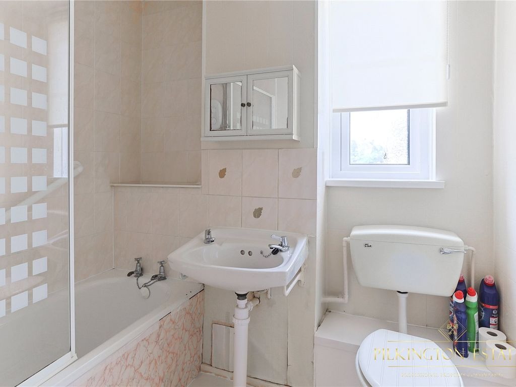 Bright One-Bedroom Apartment in The Barbican, Plymouth – Walk to Waterfront & City Centre Property image 6