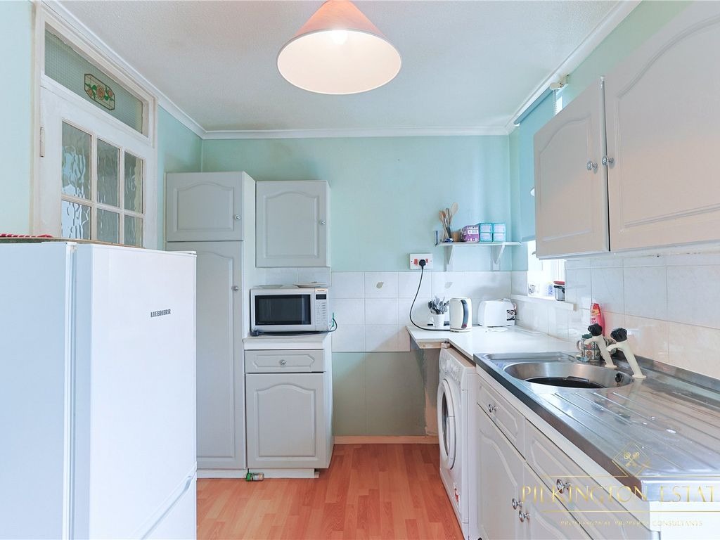 Bright One-Bedroom Apartment in The Barbican, Plymouth – Walk to Waterfront & City Centre Property image 3