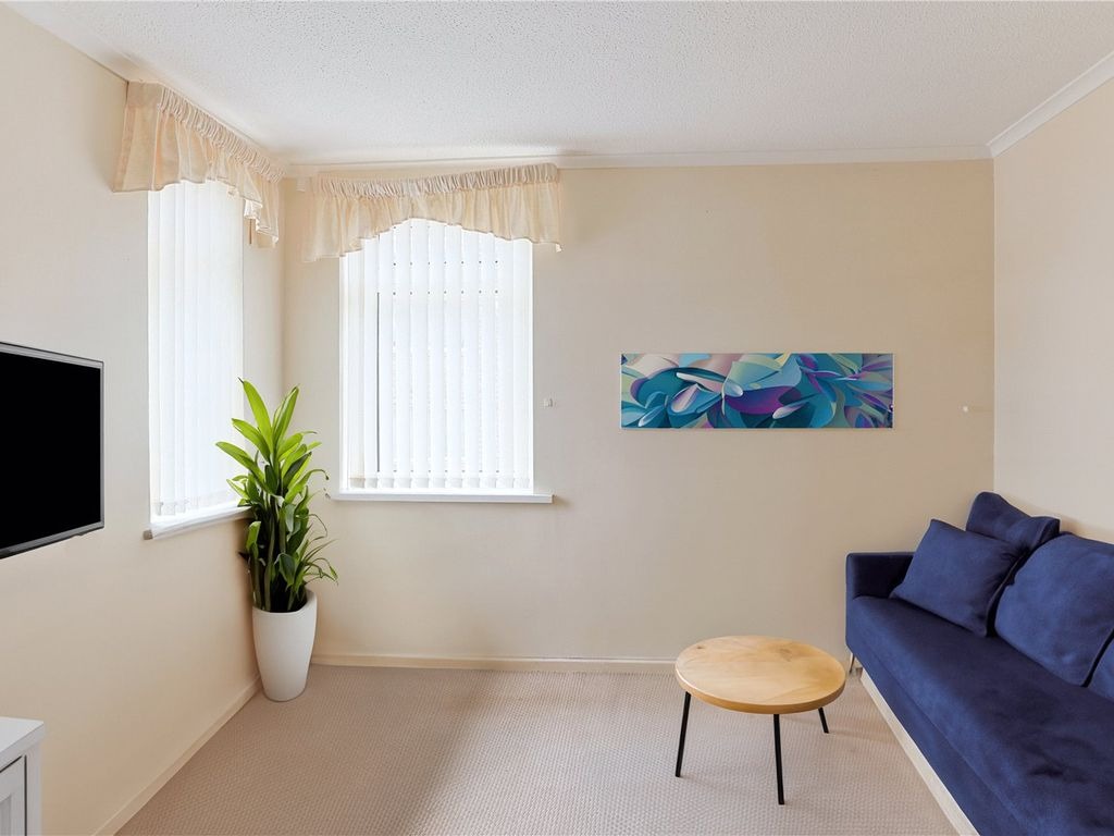 Bright One-Bedroom Apartment in The Barbican, Plymouth – Walk to Waterfront & City Centre Property image 2