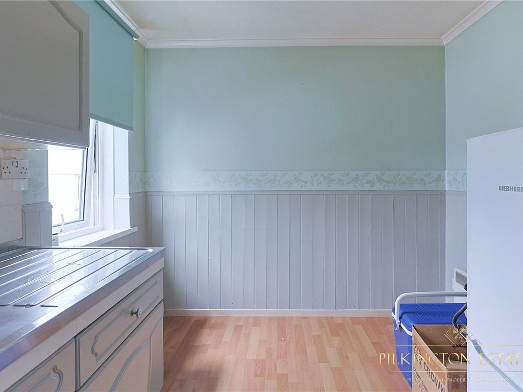 Bright One-Bedroom Apartment in The Barbican, Plymouth – Walk to Waterfront & City Centre Property image 4