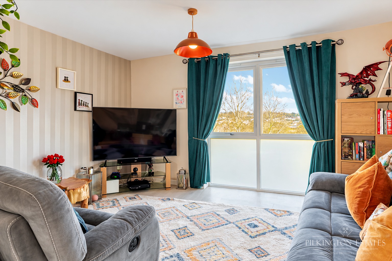 Modern Four Bedroom Mid-Terrace Townhouse with Garage and Garden Property image 2