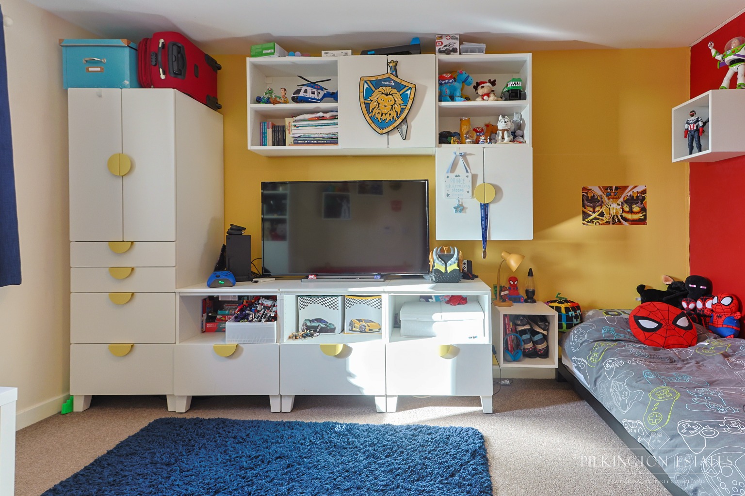 Modern Four Bedroom Mid-Terrace Townhouse with Garage and Garden Property image 11