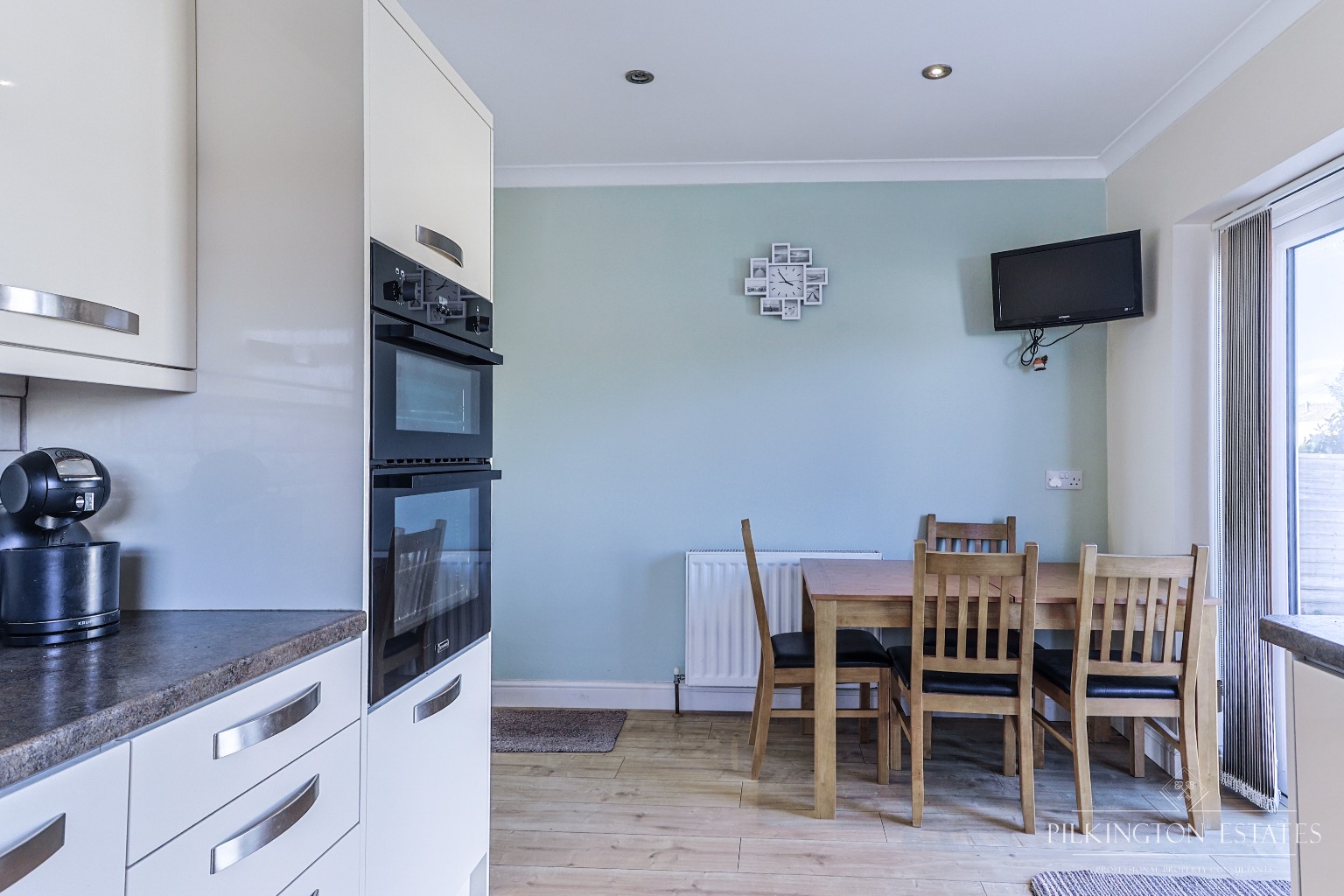Elevated, Low-Maintenance Bungalow with Scenic Views, Garage & No Onward Chain Property image 3