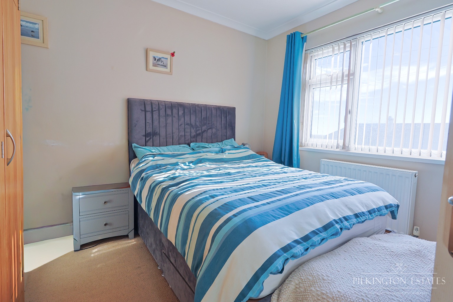 Elevated, Low-Maintenance Bungalow with Scenic Views, Garage & No Onward Chain Property image 6