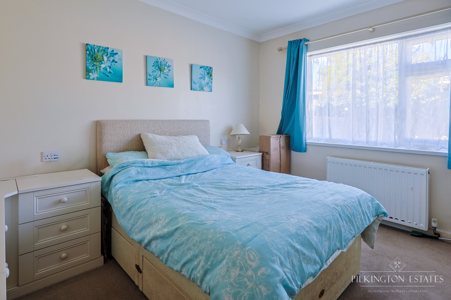 Elevated, Low-Maintenance Bungalow with Scenic Views, Garage & No Onward Chain Property image 7