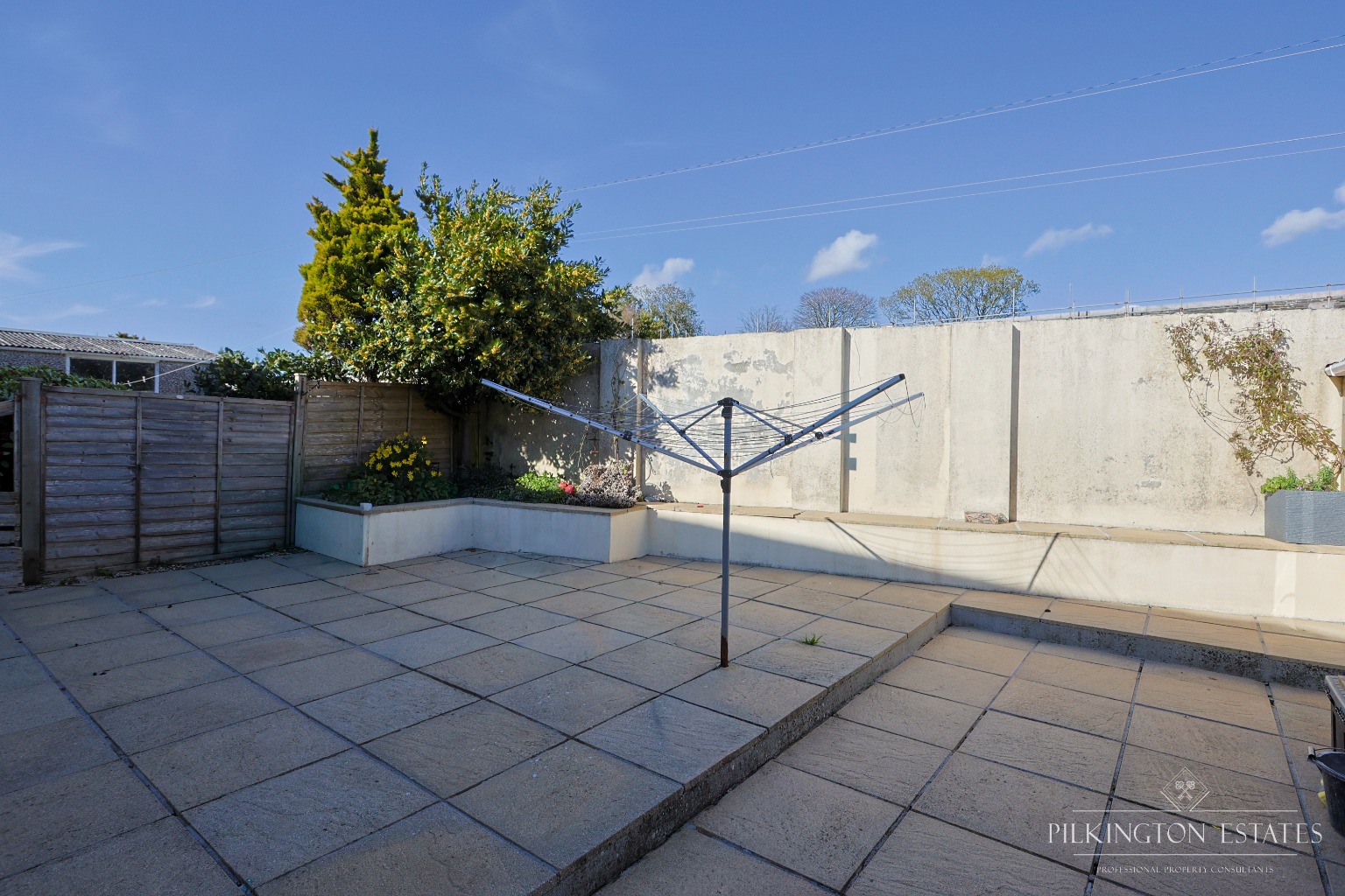 Elevated, Low-Maintenance Bungalow with Scenic Views, Garage & No Onward Chain Property image 9