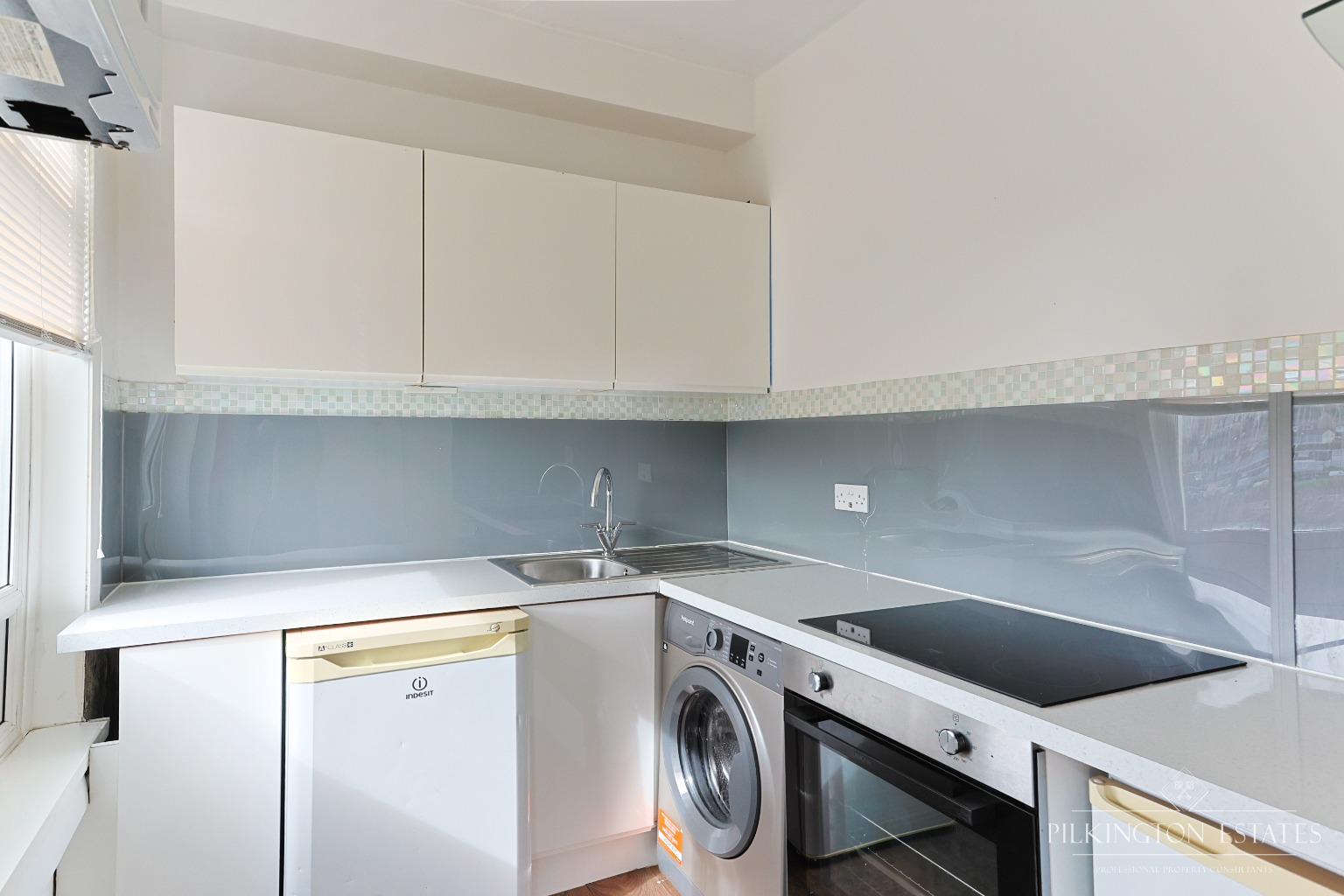 Stylish Two-Bed Period Apartment in Central Laira with Bay Window & Modern Finish Property image 4
