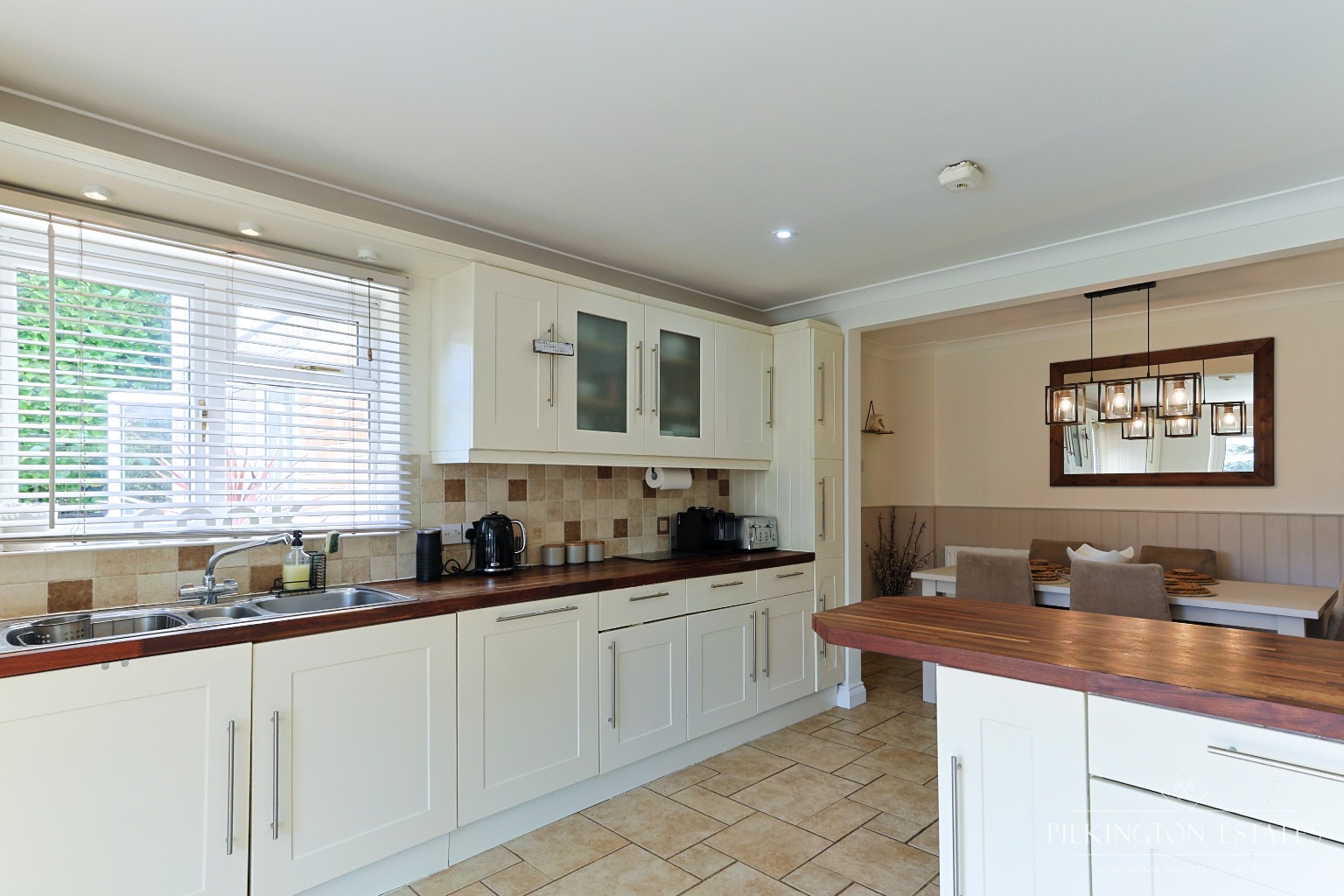 Substantial Family Home with Independent Annex in Prime Liskeard Location Property image 4