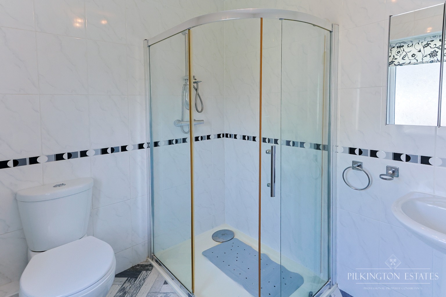 Two-Bedroom Semi-Detached Home with Garage on Generous Corner Plot Property image 10
