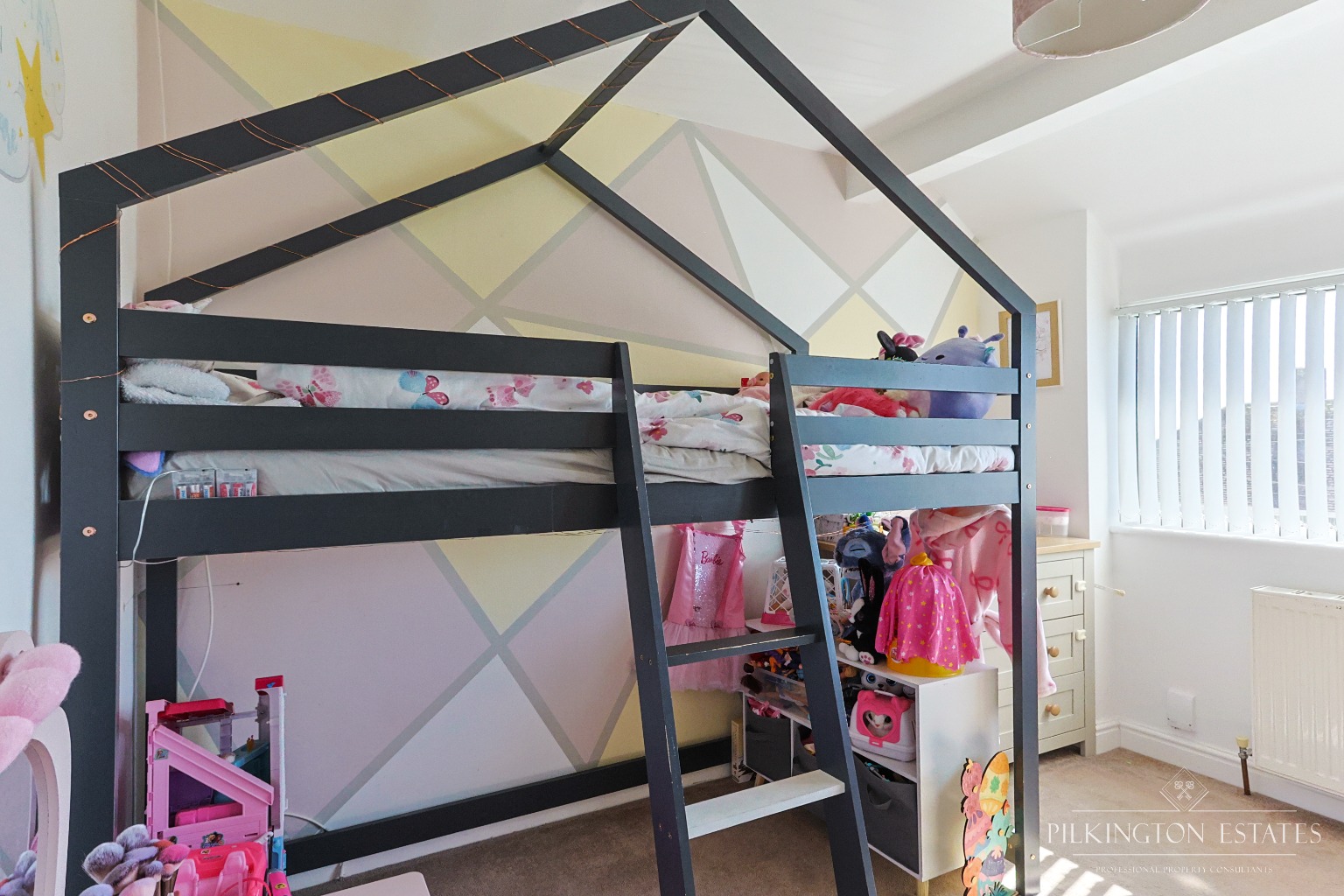 Spacious Three-Bedroom Semi-Detached Home with Garden and Extension Potential Property image 8
