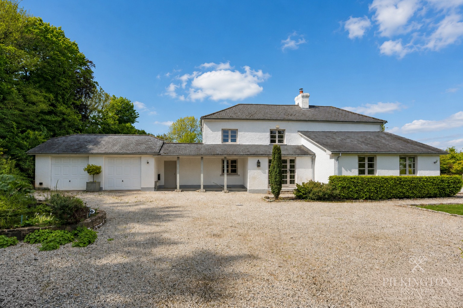 Exceptional fully renovated country residence set within approximately 6.4 acres in total Property image 1