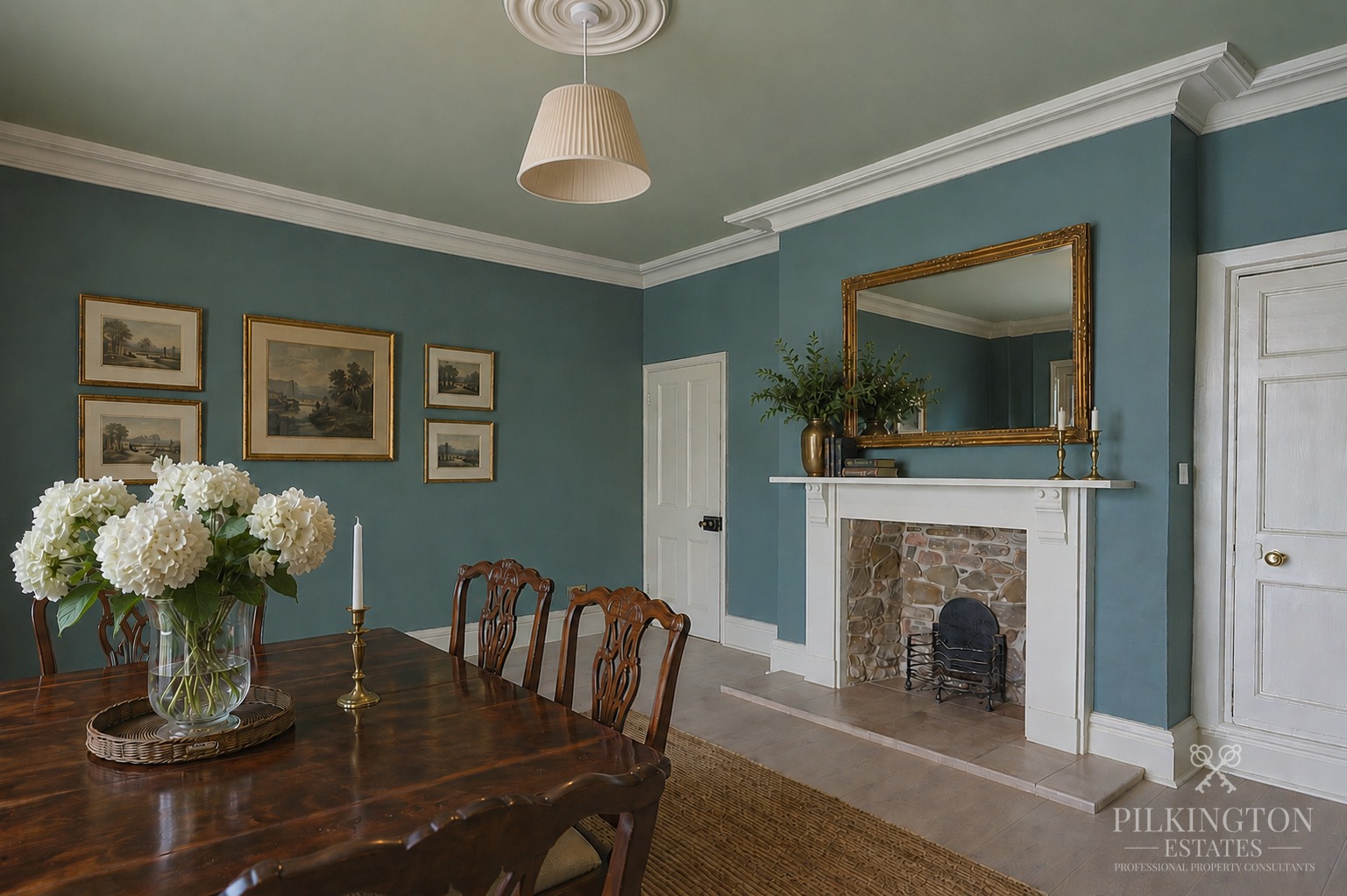 Exceptional fully renovated country residence set within approximately 6.4 acres in total Property image 6